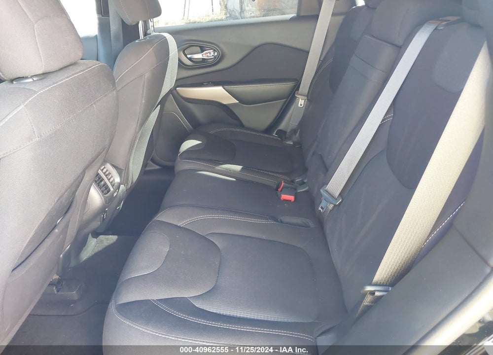 2017 JEEP CHEROKEE LATITUDE FWD VIN: 1C4PJLCS1HW653696