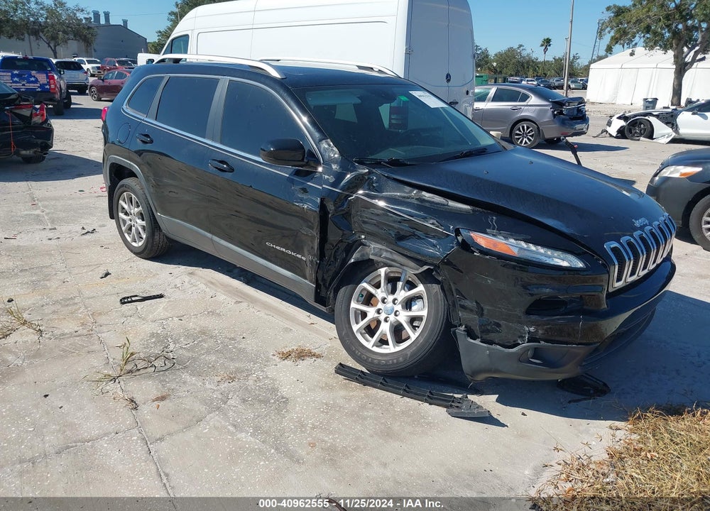 2017 JEEP CHEROKEE LATITUDE FWD VIN: 1C4PJLCS1HW653696