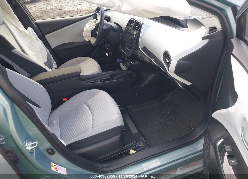 2017 TOYOTA PRIUS TWO VIN: JTDKBRFUXH3024530