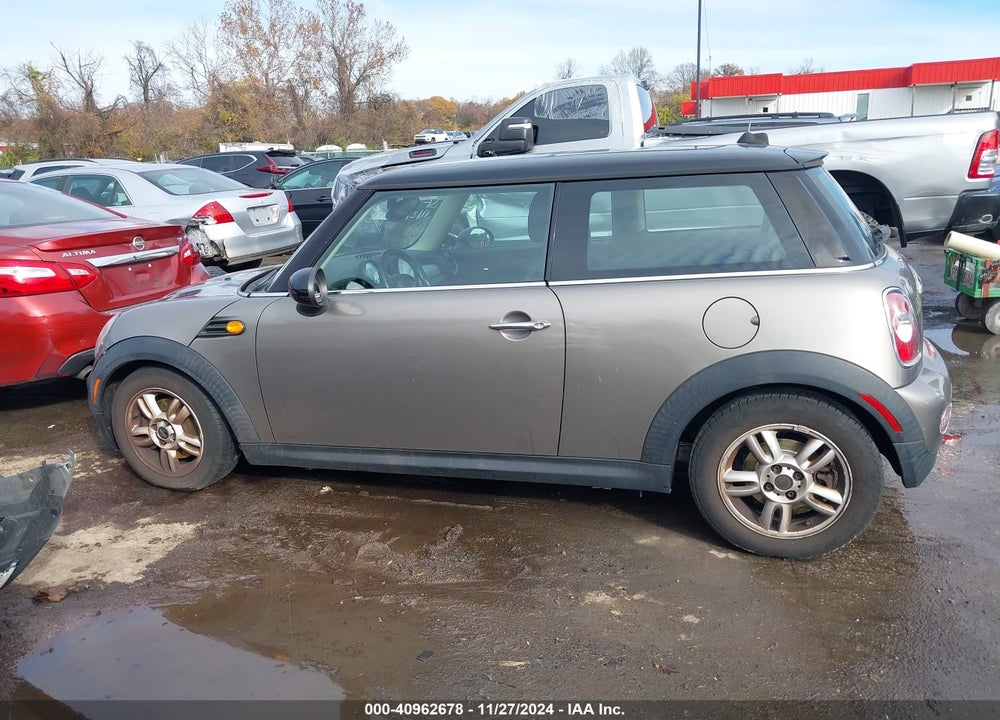 2012 MINI COOPER VIN: WMWSU3C54CT256843