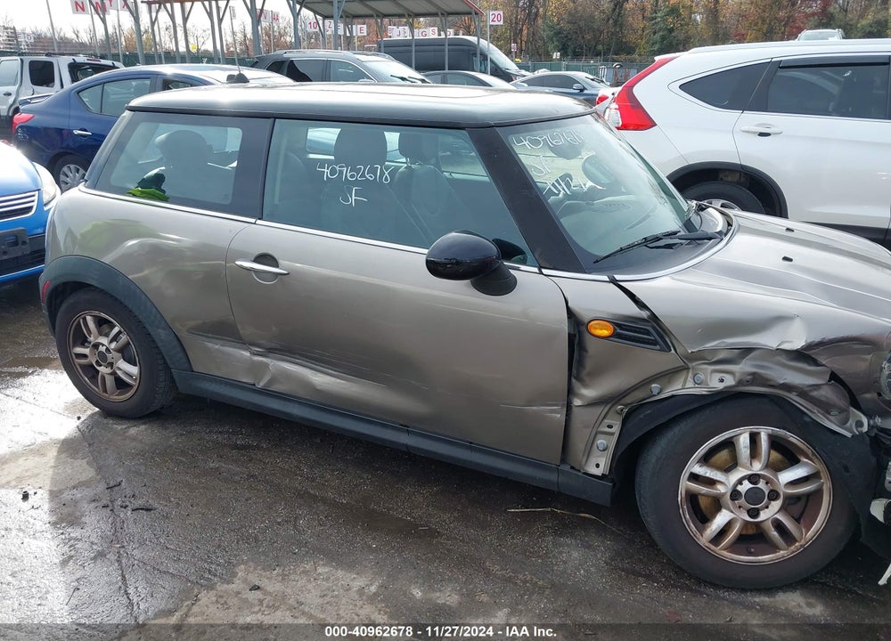 2012 MINI COOPER VIN: WMWSU3C54CT256843