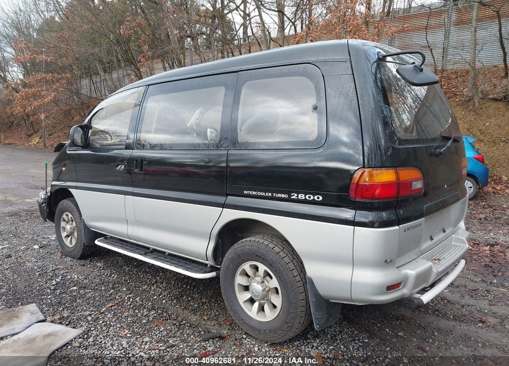 1994 MITSUBISHI VAN VIN: PE8W0016036