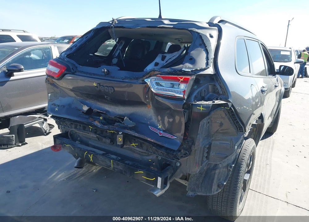2018 JEEP CHEROKEE TRAILHAWK 4X4 VIN: 1C4PJMBX8JD520874