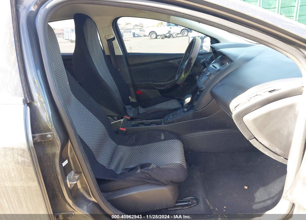 2016 FORD FOCUS S VIN: 1FADP3E28GL254269