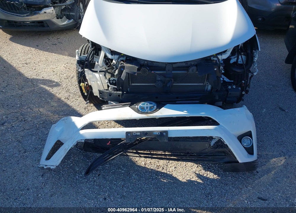 2018 TOYOTA RAV4 HYBRID XLE VIN: JTMRJREV5JD181250