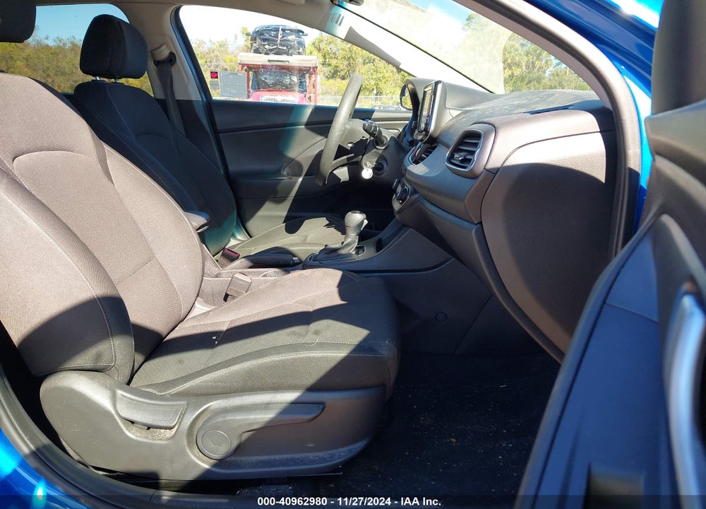 2018 HYUNDAI ELANTRA GT VIN: KMHH35LE2JU011991