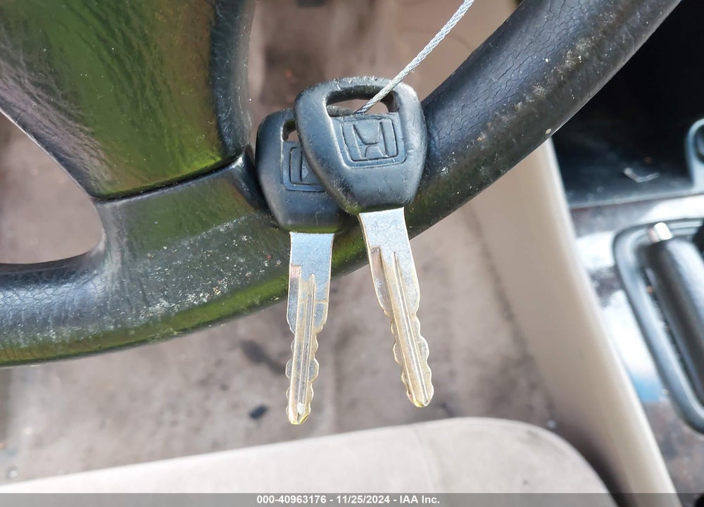 1999 HONDA ACCORD LX VIN: 1HGCG3268XA005500