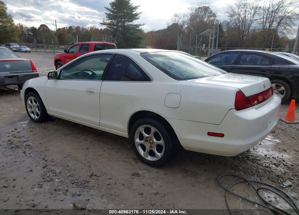 1999 HONDA ACCORD LX VIN: 1HGCG3268XA005500