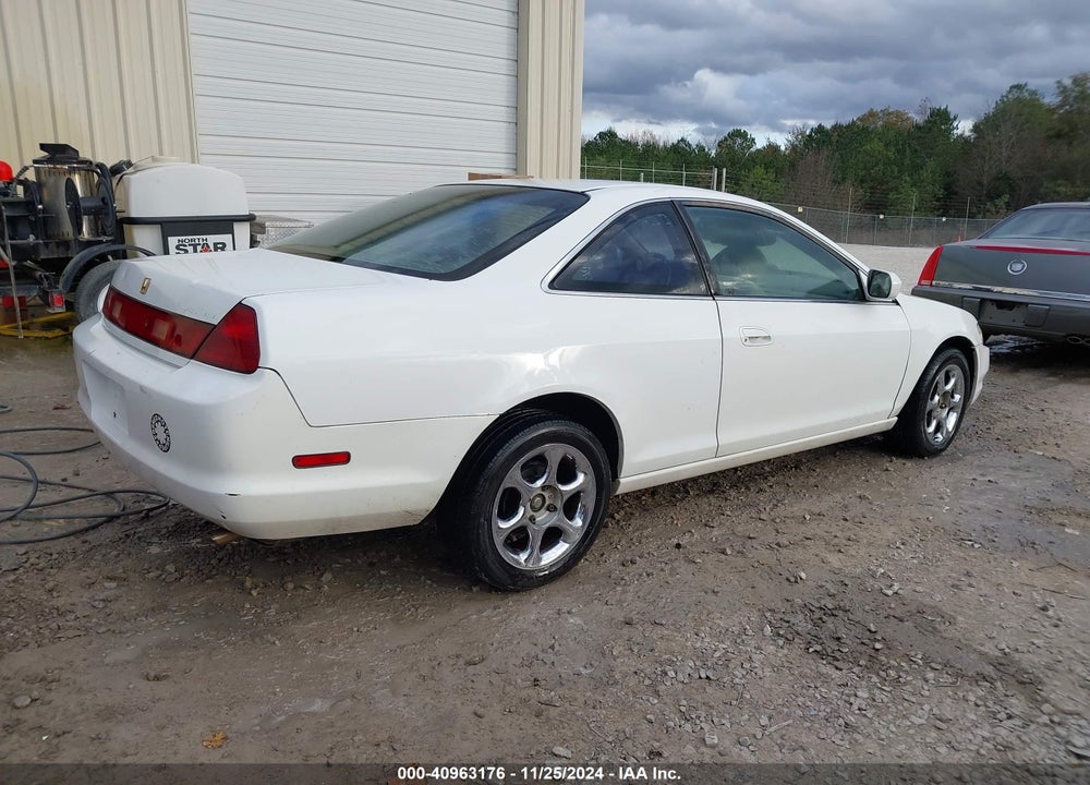 1999 HONDA ACCORD LX VIN: 1HGCG3268XA005500