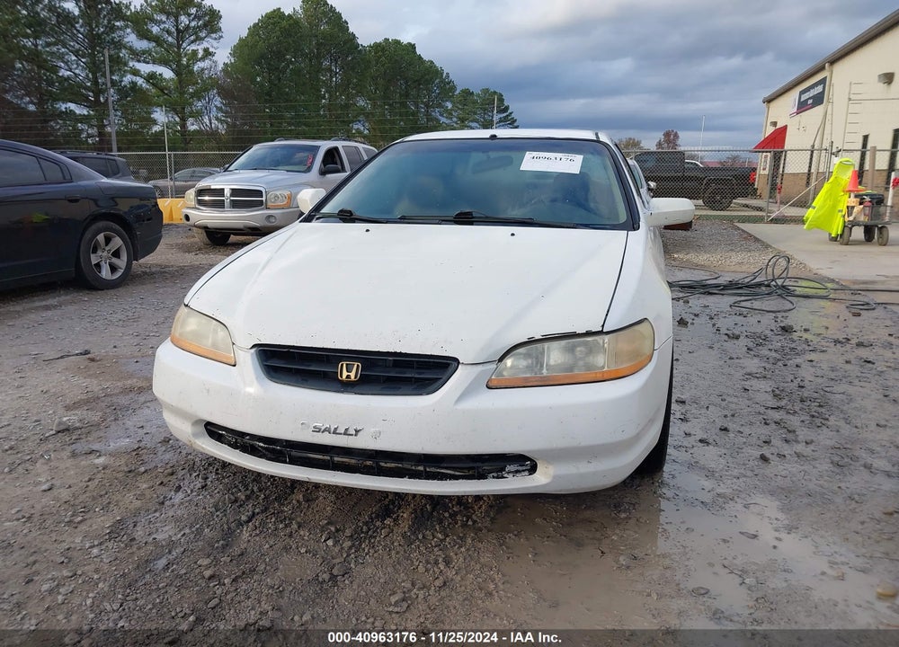 1999 HONDA ACCORD LX VIN: 1HGCG3268XA005500
