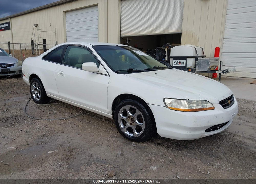 1999 HONDA ACCORD LX VIN: 1HGCG3268XA005500