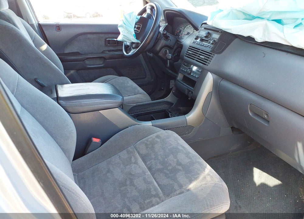 2004 HONDA PILOT EX VIN: 2HKYF18484H603446