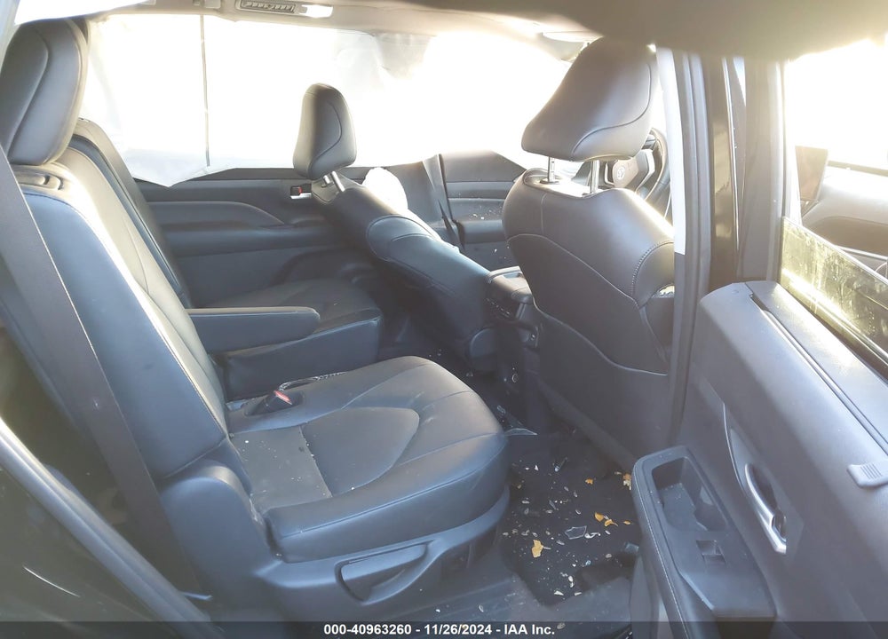 2024 TOYOTA GRAND HIGHLANDER XLE VIN: 5TDAAAB59RS025666