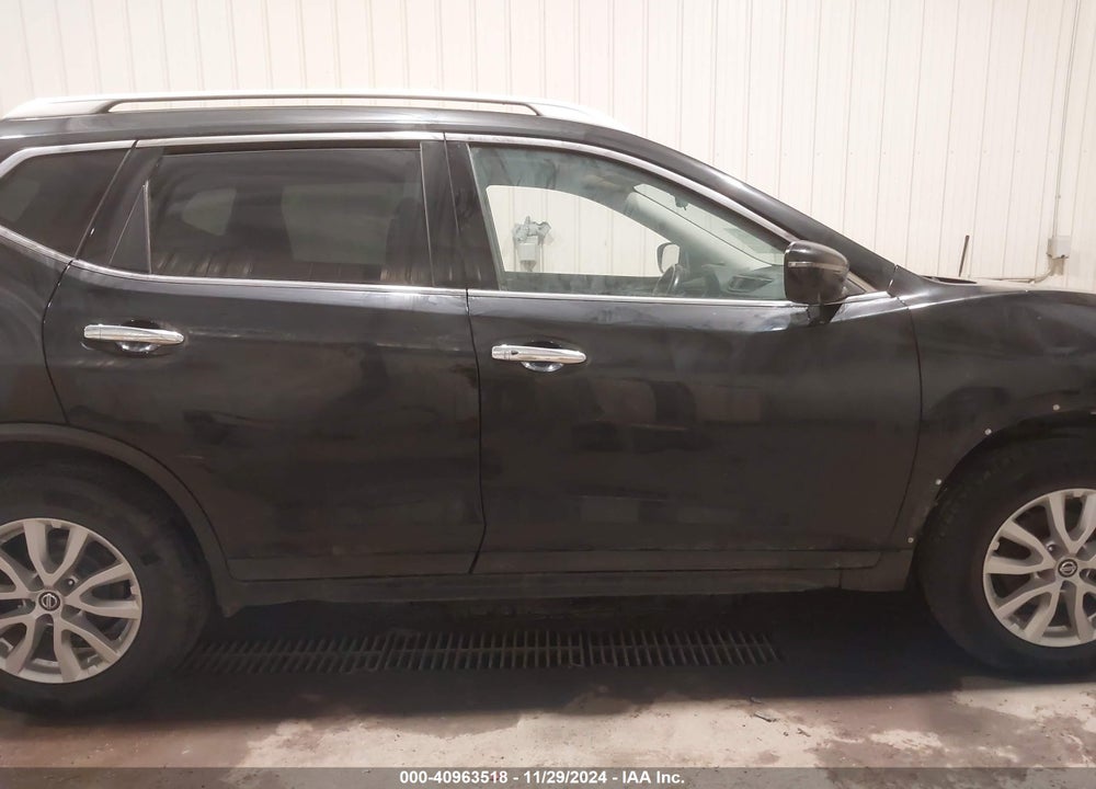 2018 NISSAN ROGUE VIN: JN8AT2MV6JW307592