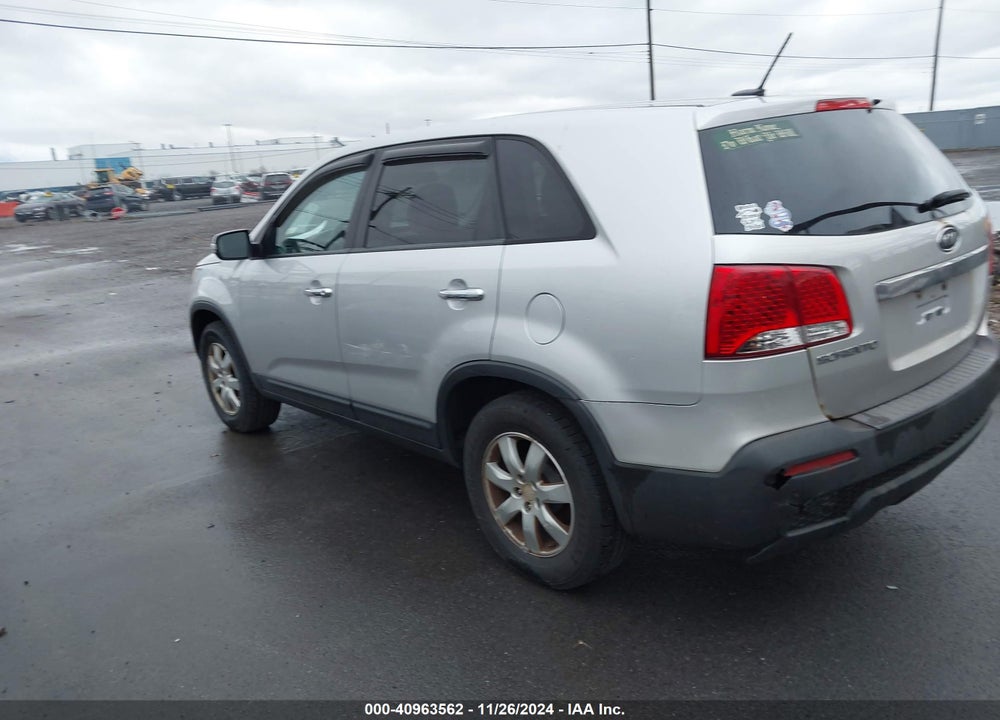 2011 KIA SORENTO LX VIN: 5XYKT3A14BG186552