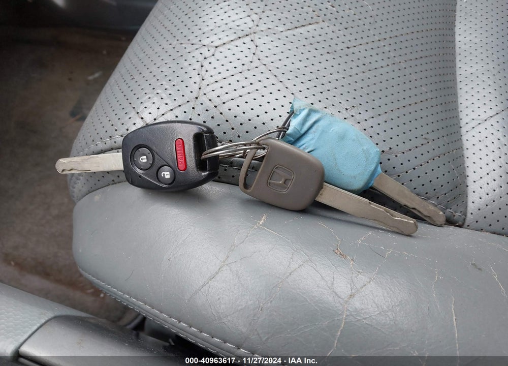 2005 HONDA PILOT EX-L VIN: 2HKYF18635H532272