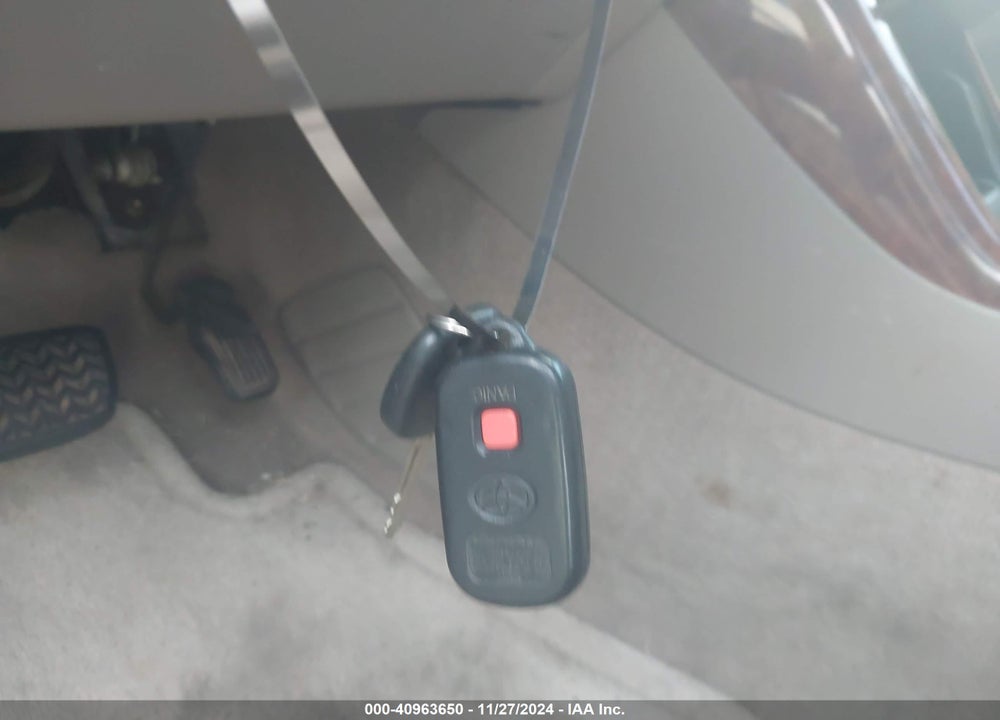 2005 TOYOTA CAMRY XLE VIN: JTDBE32KX53033622