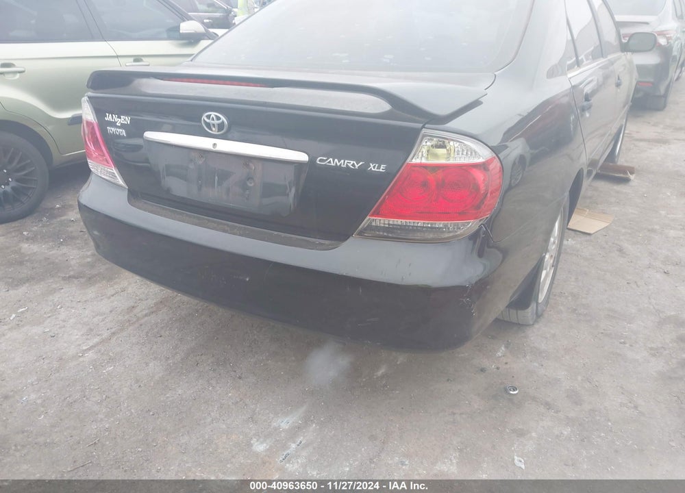 2005 TOYOTA CAMRY XLE VIN: JTDBE32KX53033622