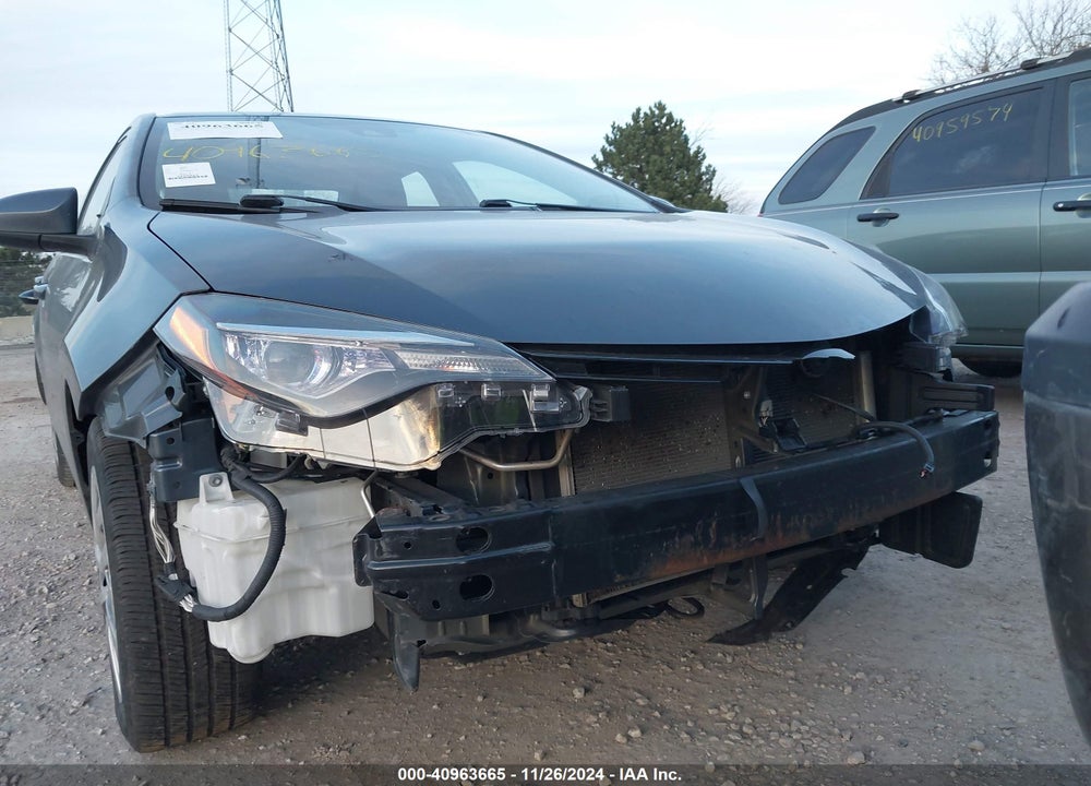 2018 TOYOTA COROLLA LE VIN: 2T1BURHE8JC077319