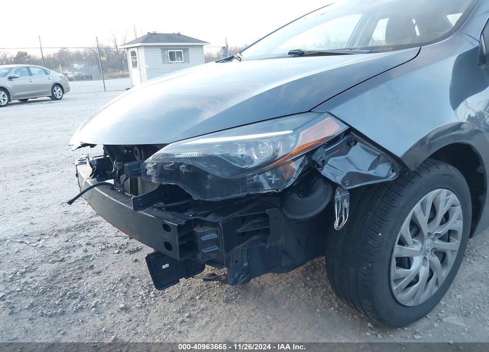 2018 TOYOTA COROLLA LE VIN: 2T1BURHE8JC077319