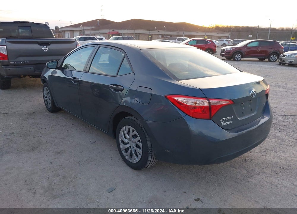 2018 TOYOTA COROLLA LE VIN: 2T1BURHE8JC077319