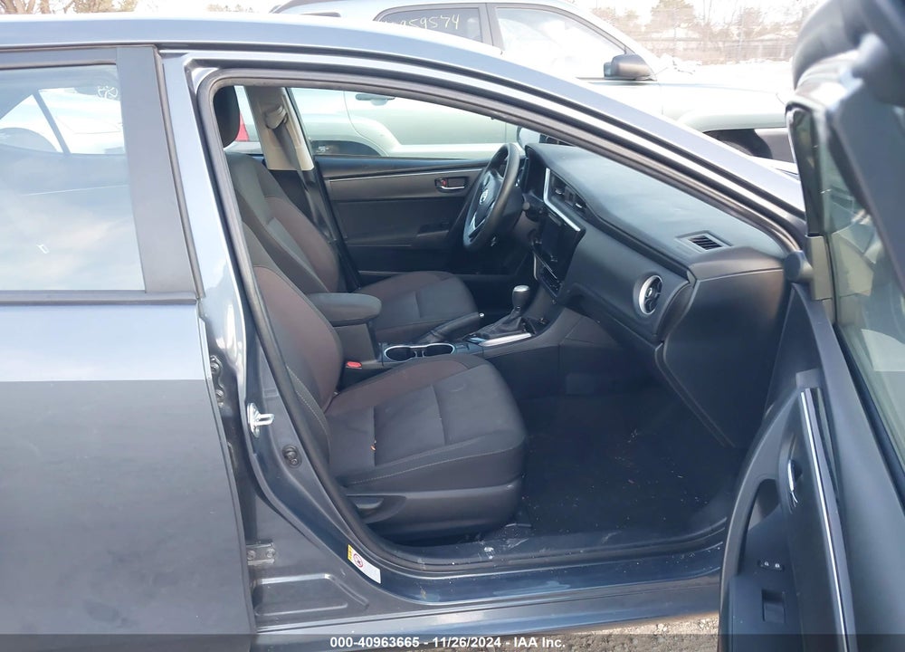 2018 TOYOTA COROLLA LE VIN: 2T1BURHE8JC077319