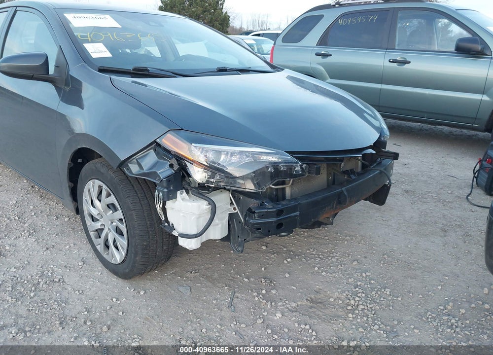 2018 TOYOTA COROLLA LE VIN: 2T1BURHE8JC077319