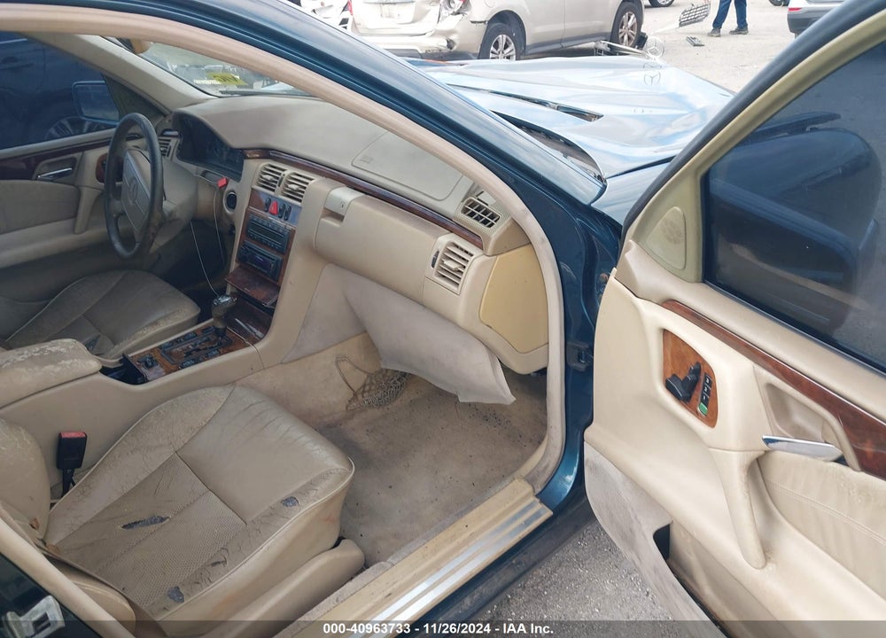 1999 MERCEDES-BENZ E 300 DIESEL VIN: WDBJF25HXXA810882