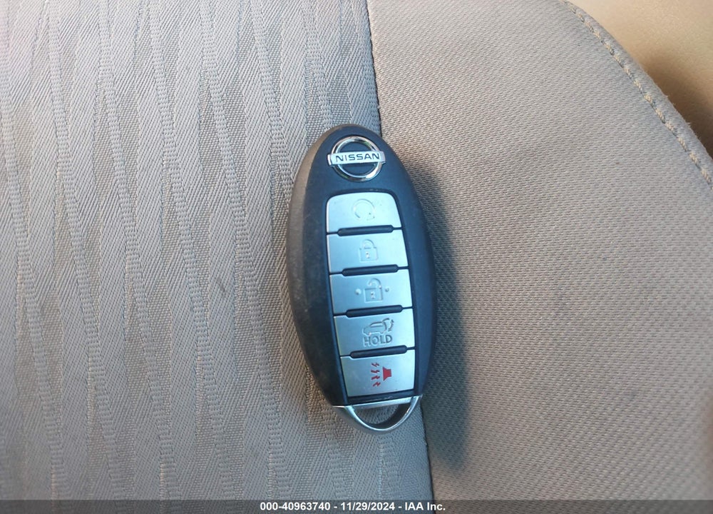 2017 NISSAN ROGUE SV VIN: 5N1AT2MV8HC823231
