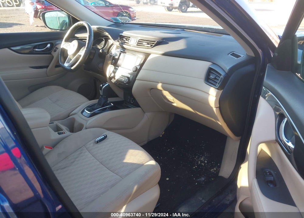 2017 NISSAN ROGUE SV VIN: 5N1AT2MV8HC823231