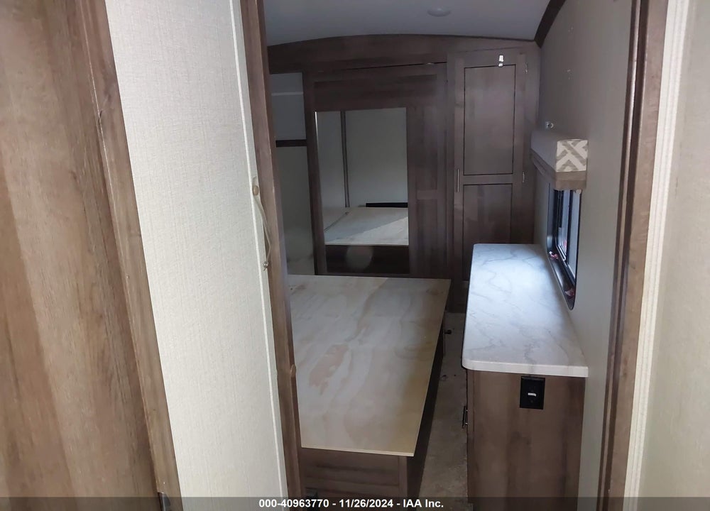 2018 UNKNOWN TRAVEL TRAILER VIN: 4X4FCAP25JG103299