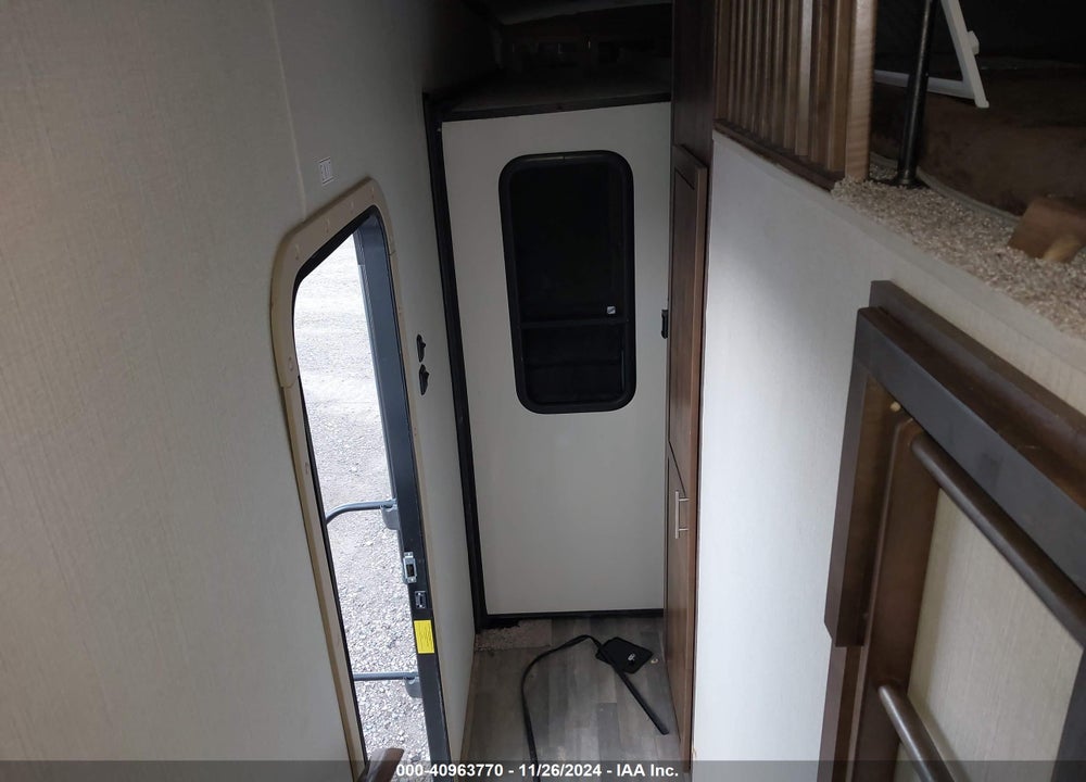 2018 UNKNOWN TRAVEL TRAILER VIN: 4X4FCAP25JG103299