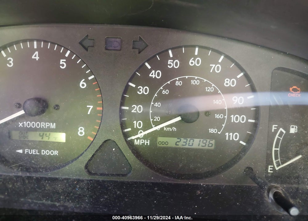 2002 TOYOTA COROLLA LE VIN: 2T1BR12E12C578467
