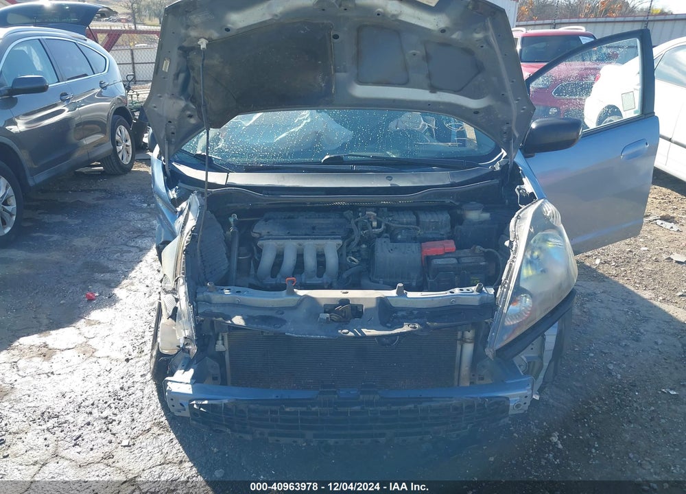 2011 HONDA FIT VIN: JHMGE8H34BC023861