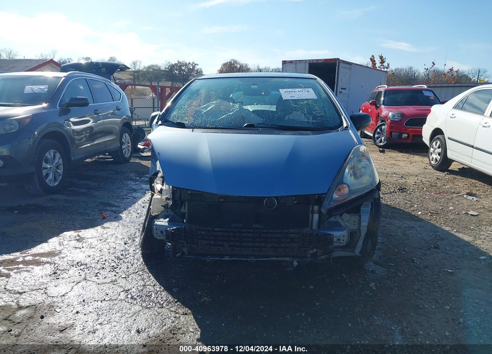 2011 HONDA FIT VIN: JHMGE8H34BC023861