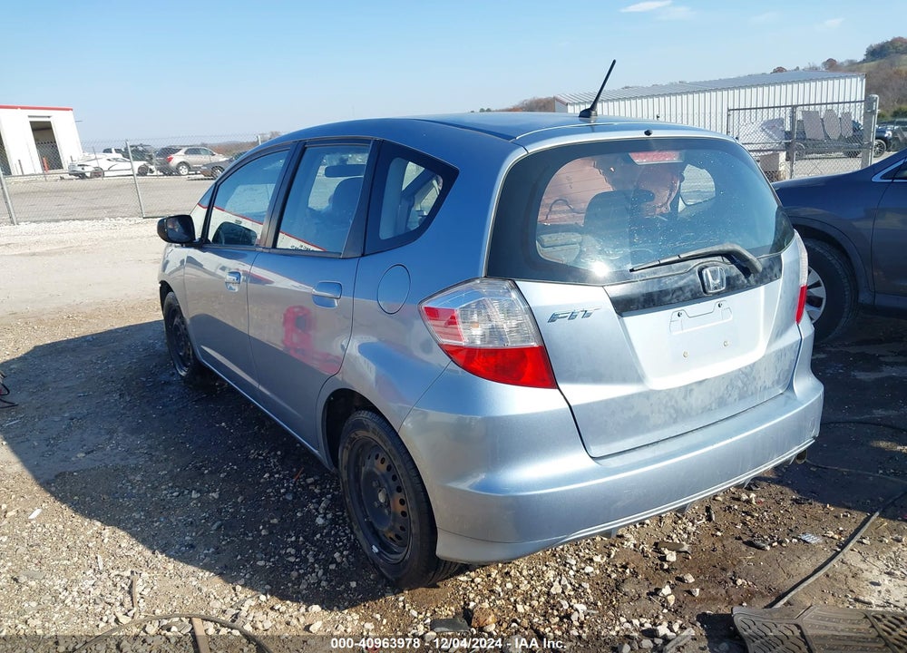2011 HONDA FIT VIN: JHMGE8H34BC023861