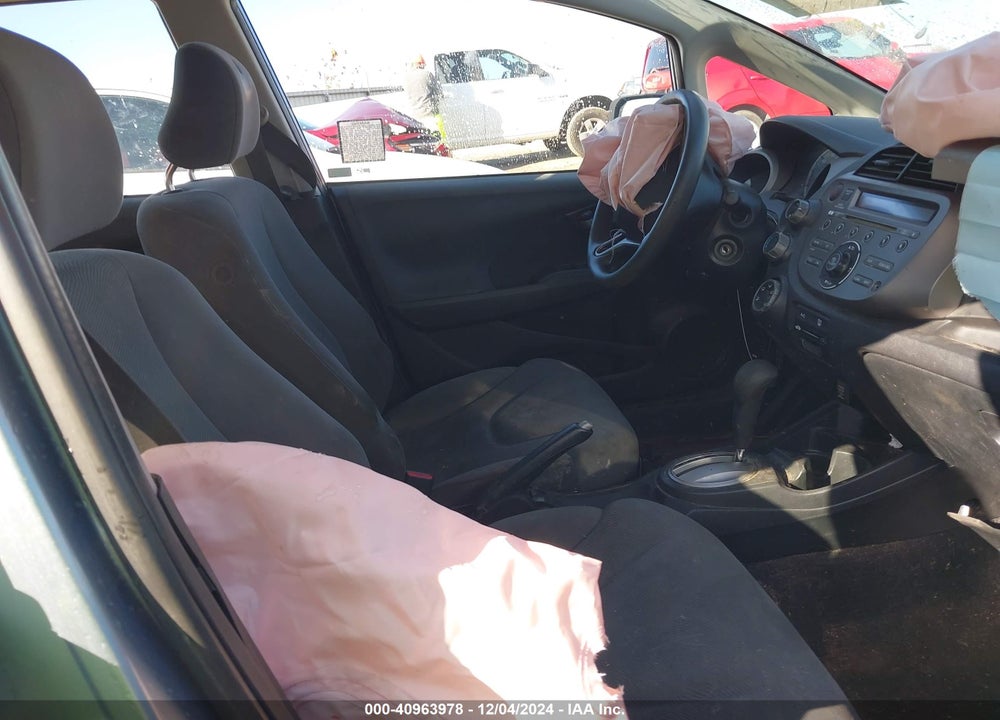 2011 HONDA FIT VIN: JHMGE8H34BC023861