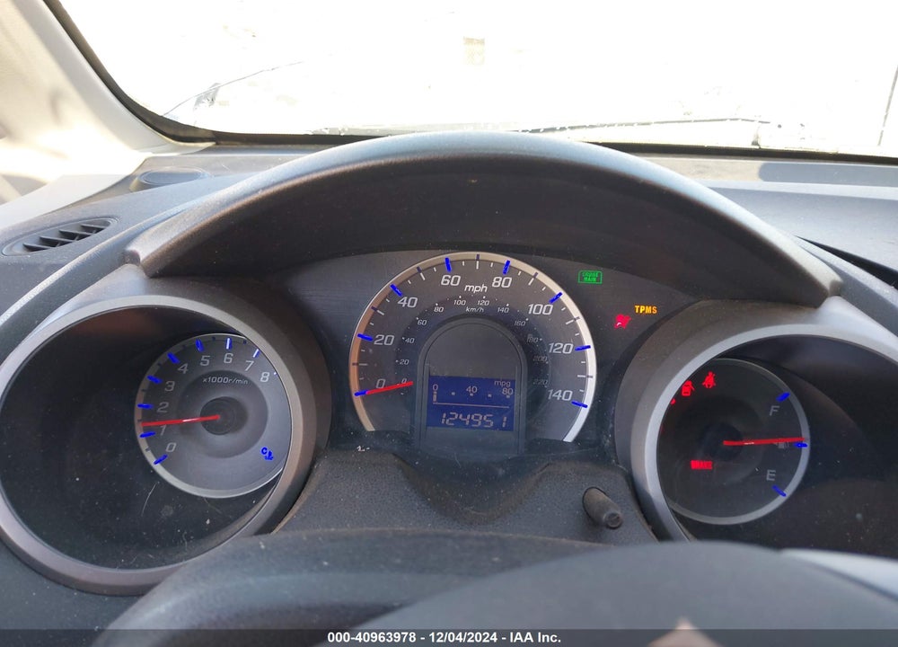2011 HONDA FIT VIN: JHMGE8H34BC023861