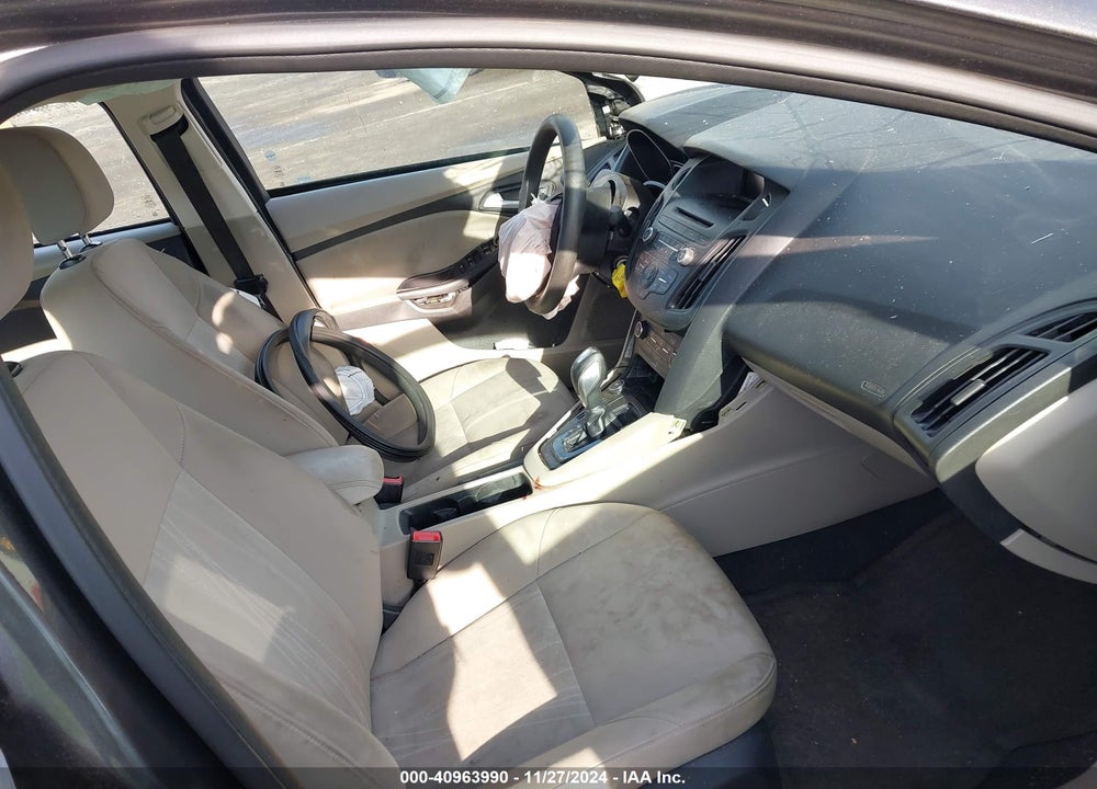 2015 FORD FOCUS SE VIN: 1FADP3F25FL353371