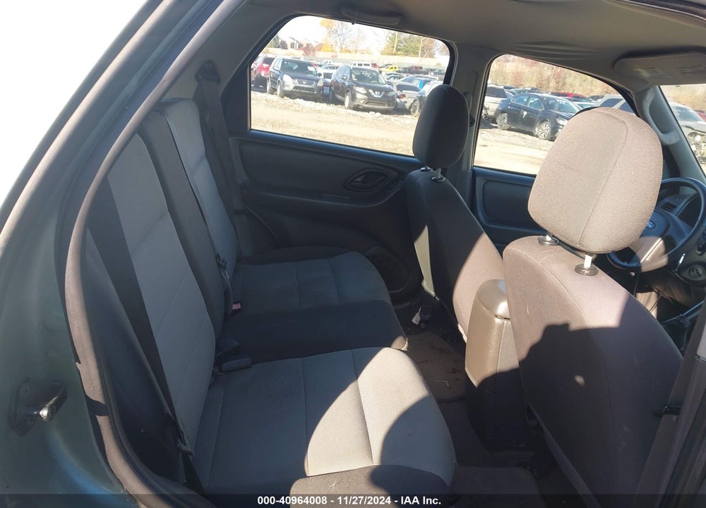 2005 FORD ESCAPE XLS VIN: 1FMYU92ZX5KC05792