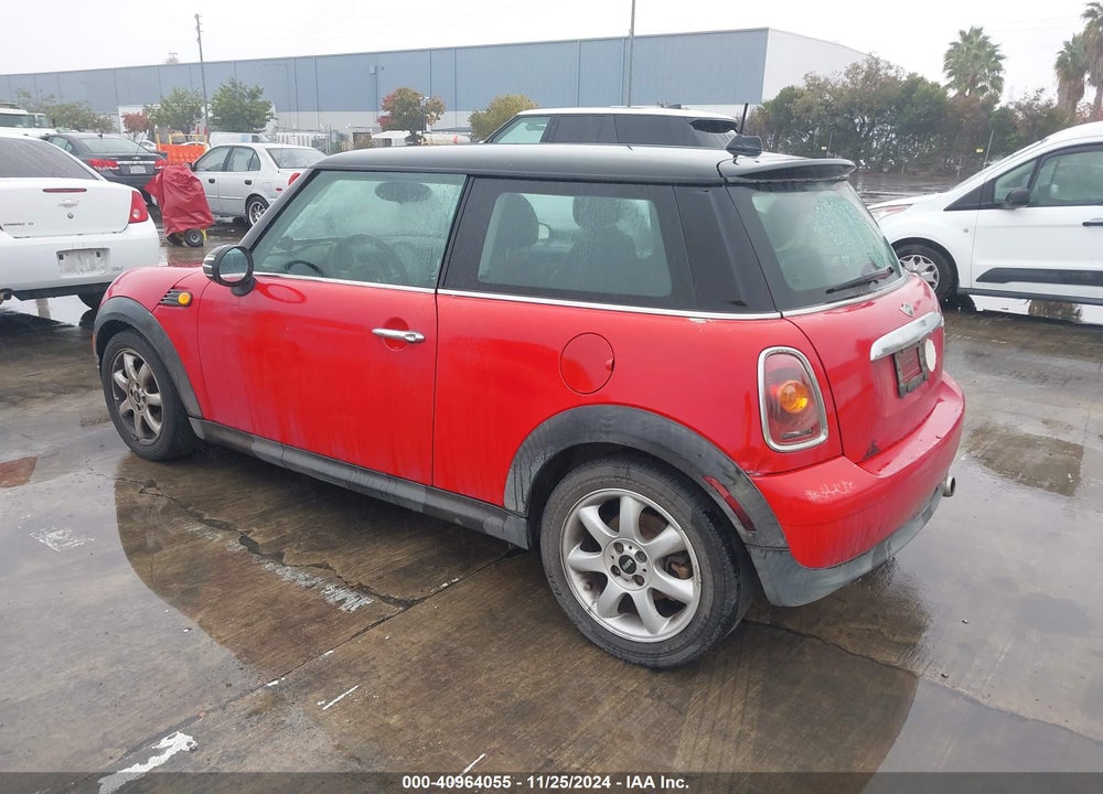 2009 MINI COOPER VIN: WMWMF33539TU73442