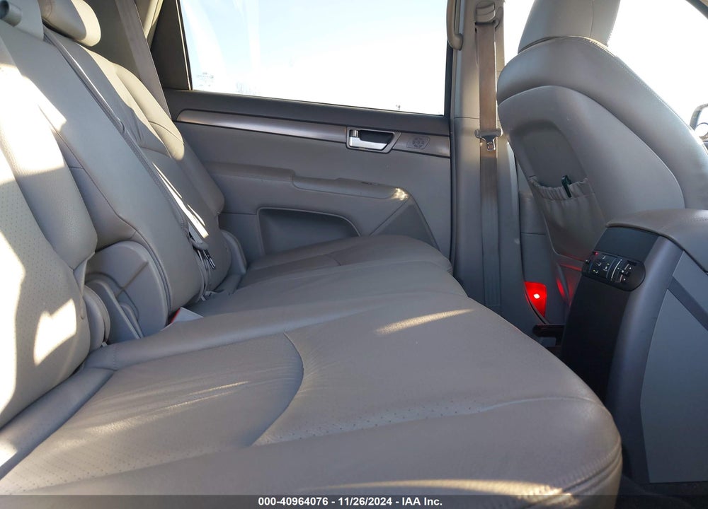 2009 KIA BORREGO EX V6 VIN: KNDJH741X95017266