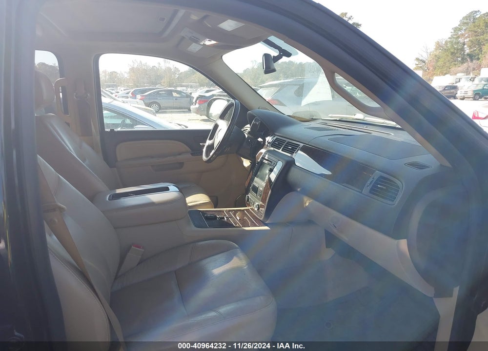 2010 GMC YUKON XL 1500 DENALI VIN: 1GKUKMEF7AR149622