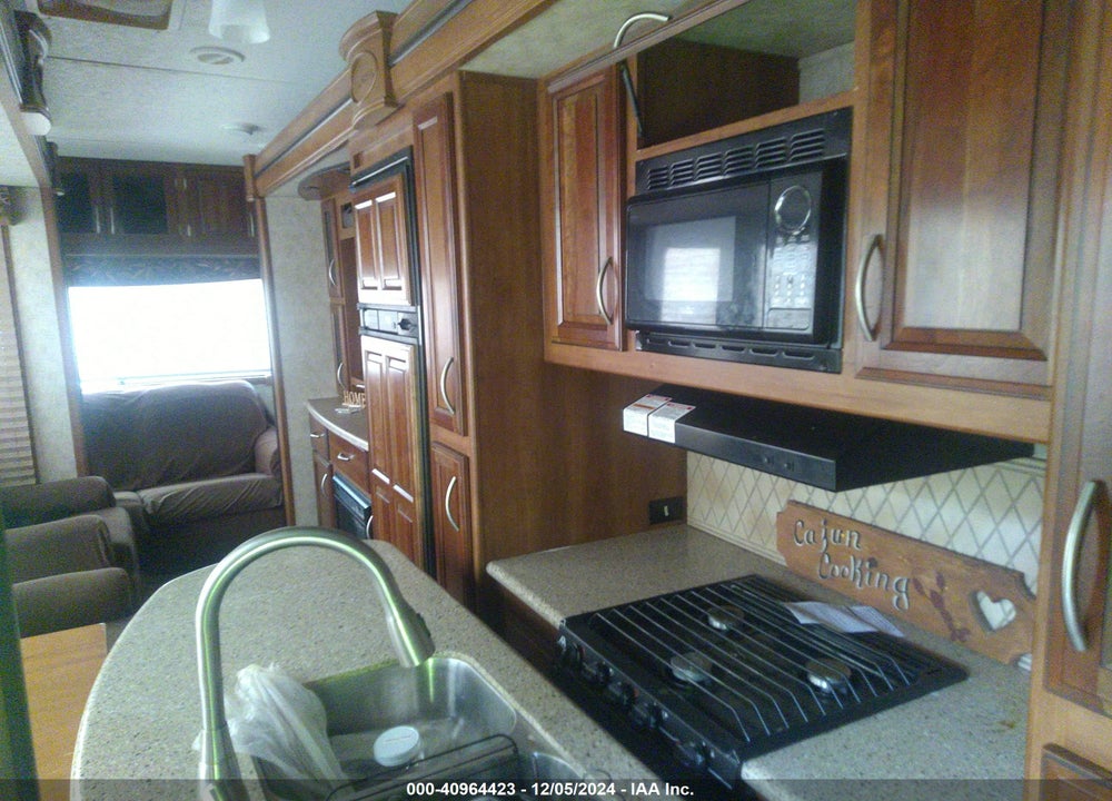 2015 FOREST RIVER CRUSADER VIN: 5ZT3CSYB2FG117518