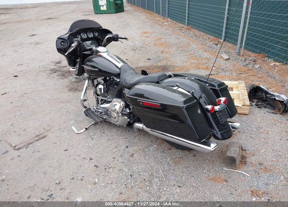 2015 HARLEY-DAVIDSON FLHXS STREET GLIDE SPECIAL VIN: 1HD1KRM10FB668575