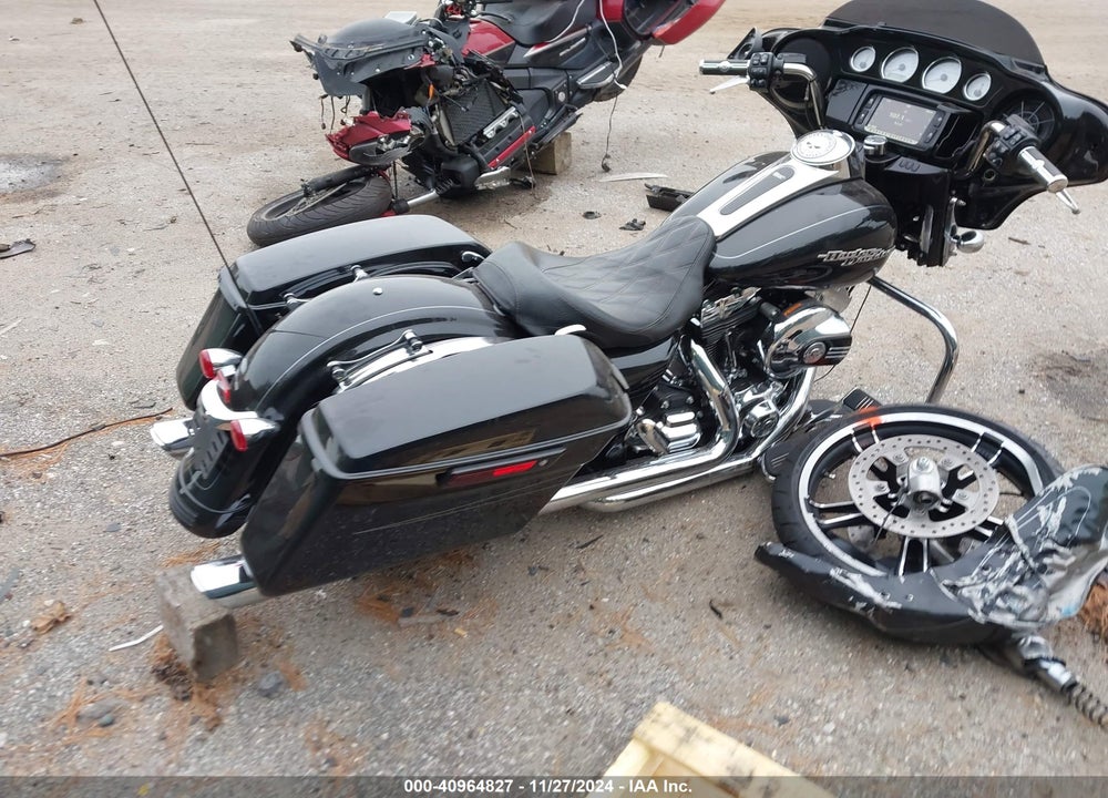 2015 HARLEY-DAVIDSON FLHXS STREET GLIDE SPECIAL VIN: 1HD1KRM10FB668575