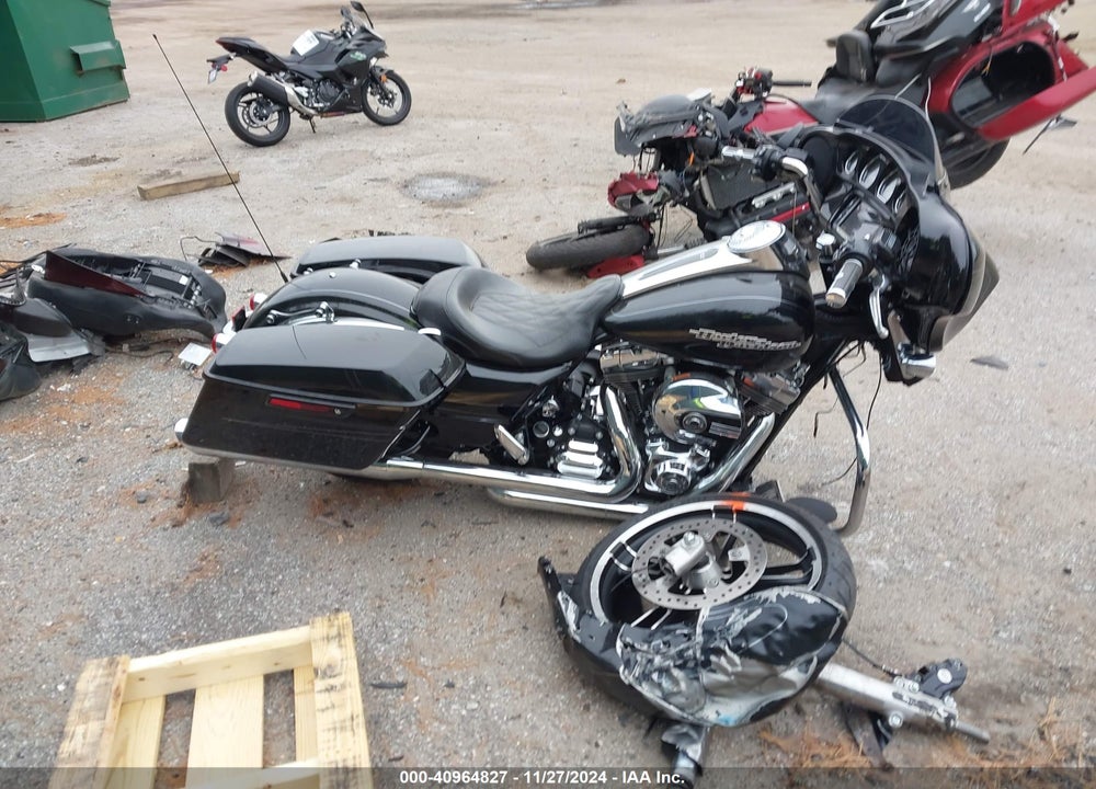 2015 HARLEY-DAVIDSON FLHXS STREET GLIDE SPECIAL VIN: 1HD1KRM10FB668575