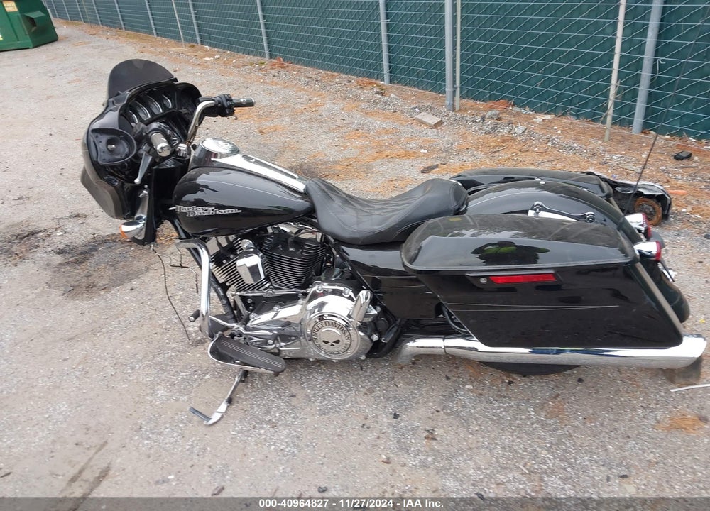 2015 HARLEY-DAVIDSON FLHXS STREET GLIDE SPECIAL VIN: 1HD1KRM10FB668575