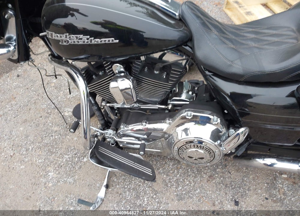 2015 HARLEY-DAVIDSON FLHXS STREET GLIDE SPECIAL VIN: 1HD1KRM10FB668575