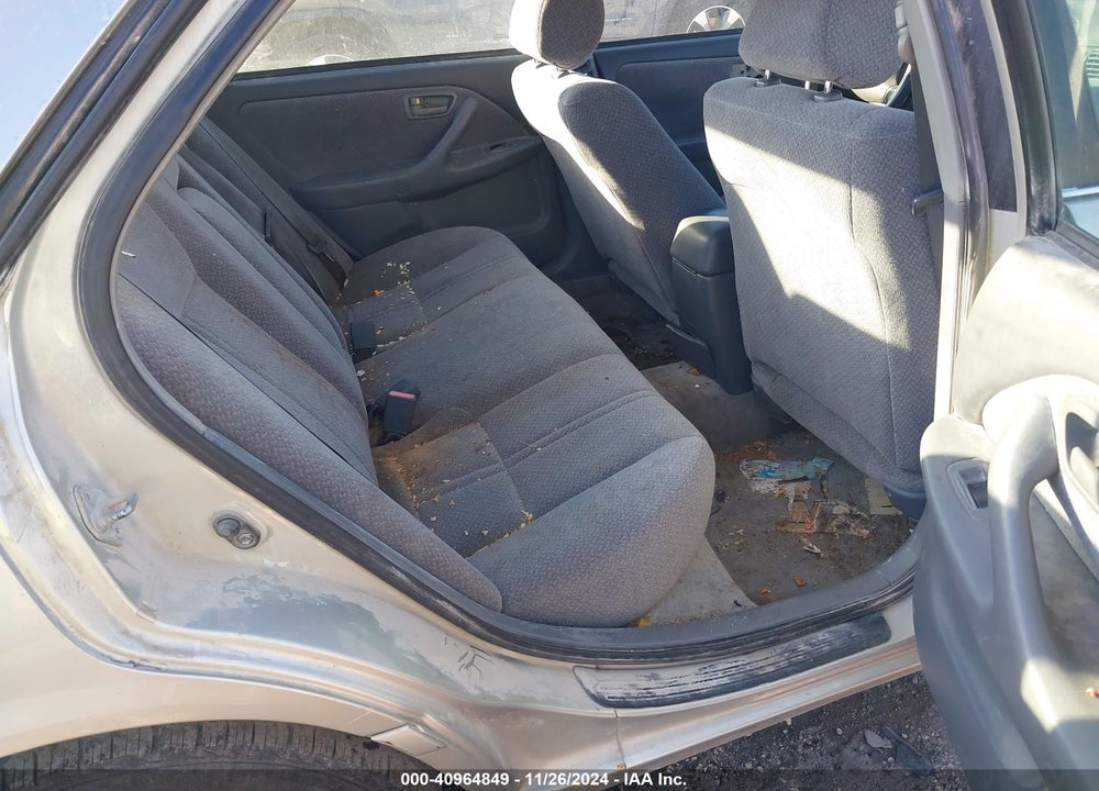2000 TOYOTA CAMRY LE VIN: 4T1BG22K7YU644707